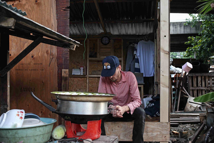 phil-america-slum-vacation-khlong-toey-installation-portrait