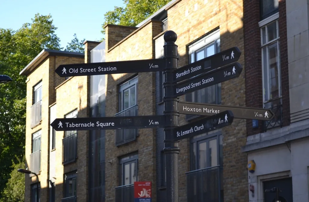 The Best Things to Do on Shoreditch High Street: Art, Eats & After-Hours Fun 2 A signpost in Shoreditch, London, pointing to key destinations like Old Street Station, Hoxton Market, and Liverpool Street Station.