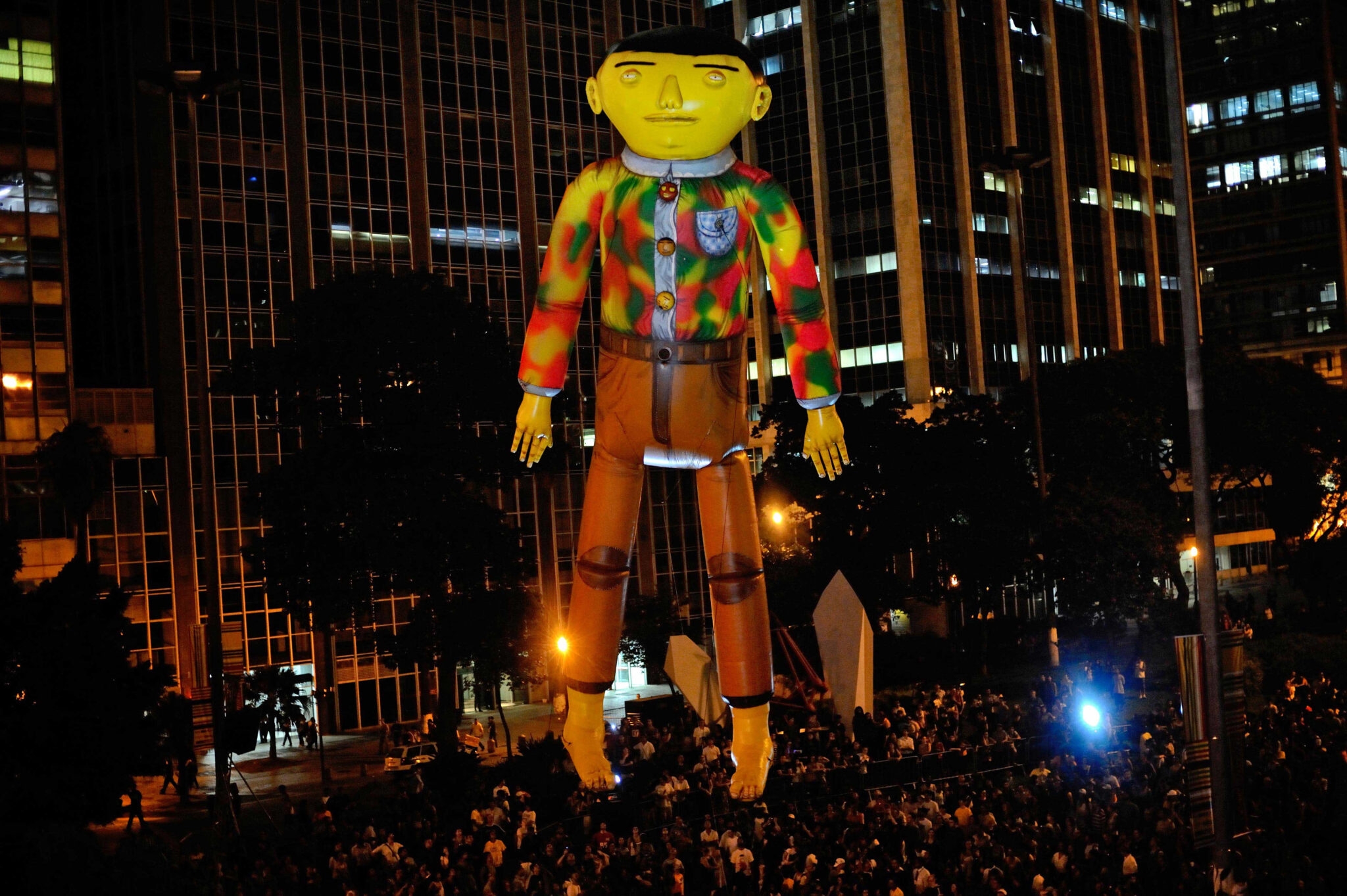 IMAGE 04 OSGEMEOS Giant 2009