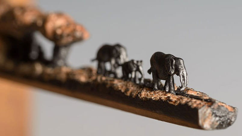 artist-carves-an-entire-herd-of-elephants-onto-a-pencil4-805x452