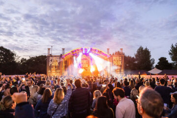 Crowd enjoying live music at Pub in the Park London, a festival celebrating great food, drinks, and entertainment in the city.