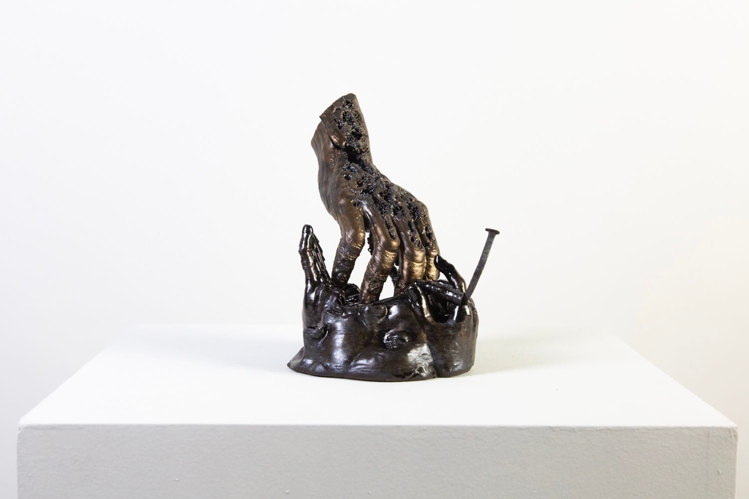 digital glitch-inspired ceramic sculpture by enorê