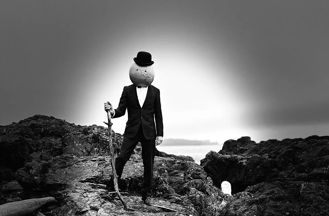 Plain Mister Smith Shares the Story Behind New Single ‘Miss Sunshine’ 6 Plain Mister Smith performing live with cello and visuals