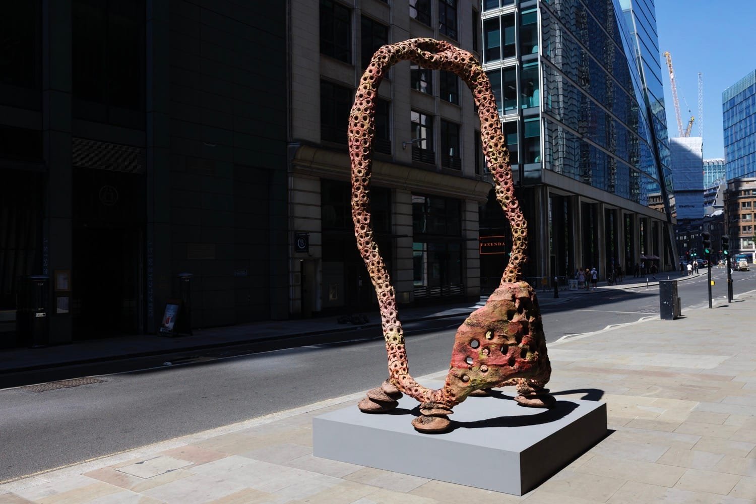 Sculpting the City: London Sculpture Week 2025 Turns the Capital into an Open-Air Gallery 7 Sculpture exhibition at Liverpool Street with large-scale public artwork