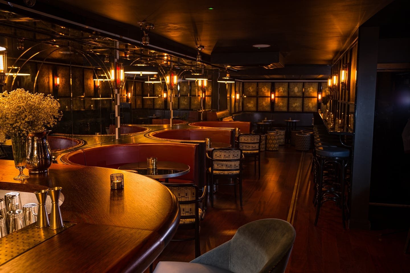 Swift Shoreditch bar with stylish interiors, award-winning cocktails, and laid-back elegance in East London’s nightlife scene