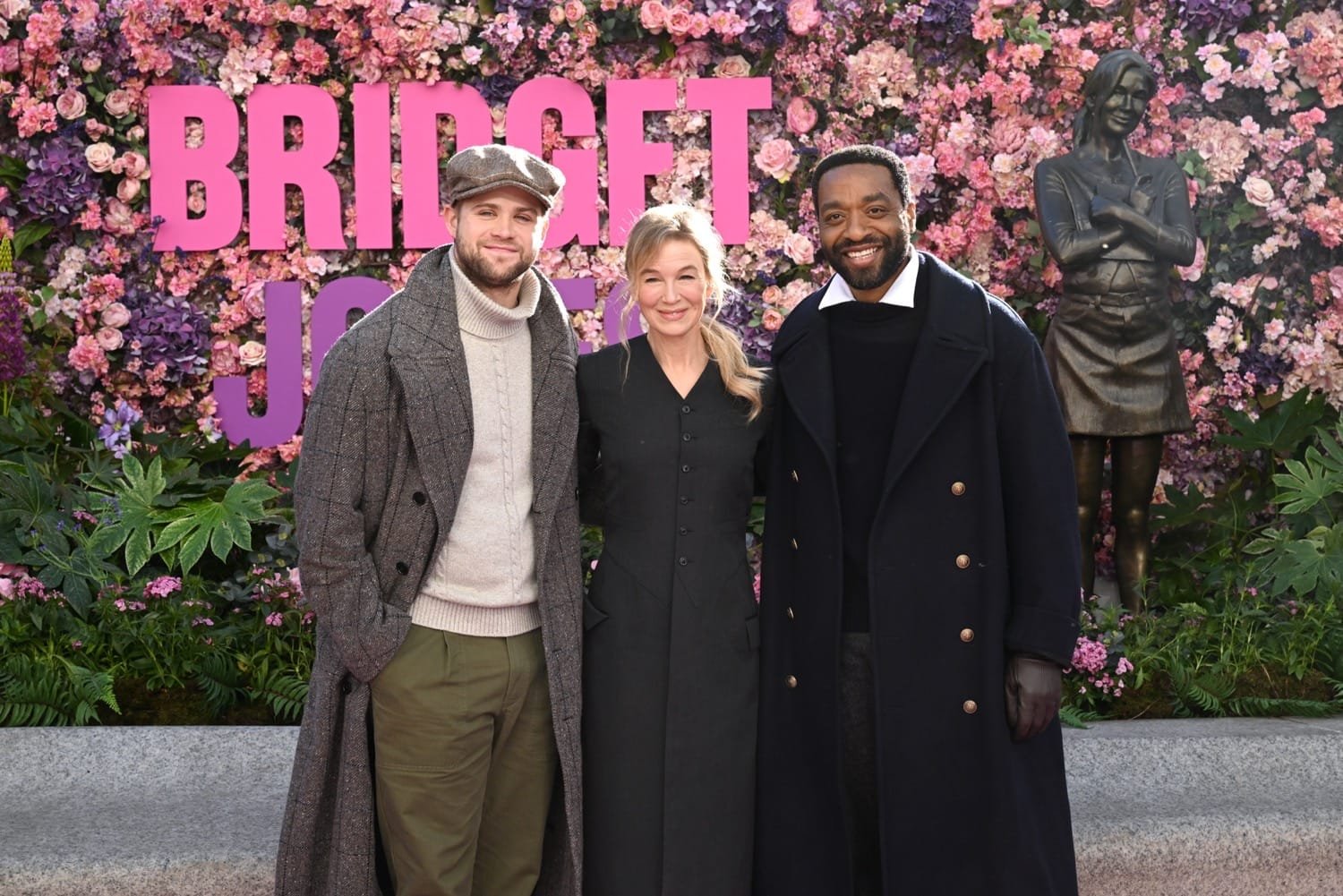 Renée Zellweger standing beside the Bridget Jones statue during the official Leicester Square unveiling event.