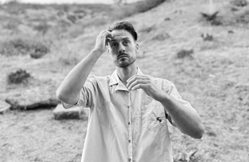 Award winning artist Olovson unveils new album, UNTANGLE