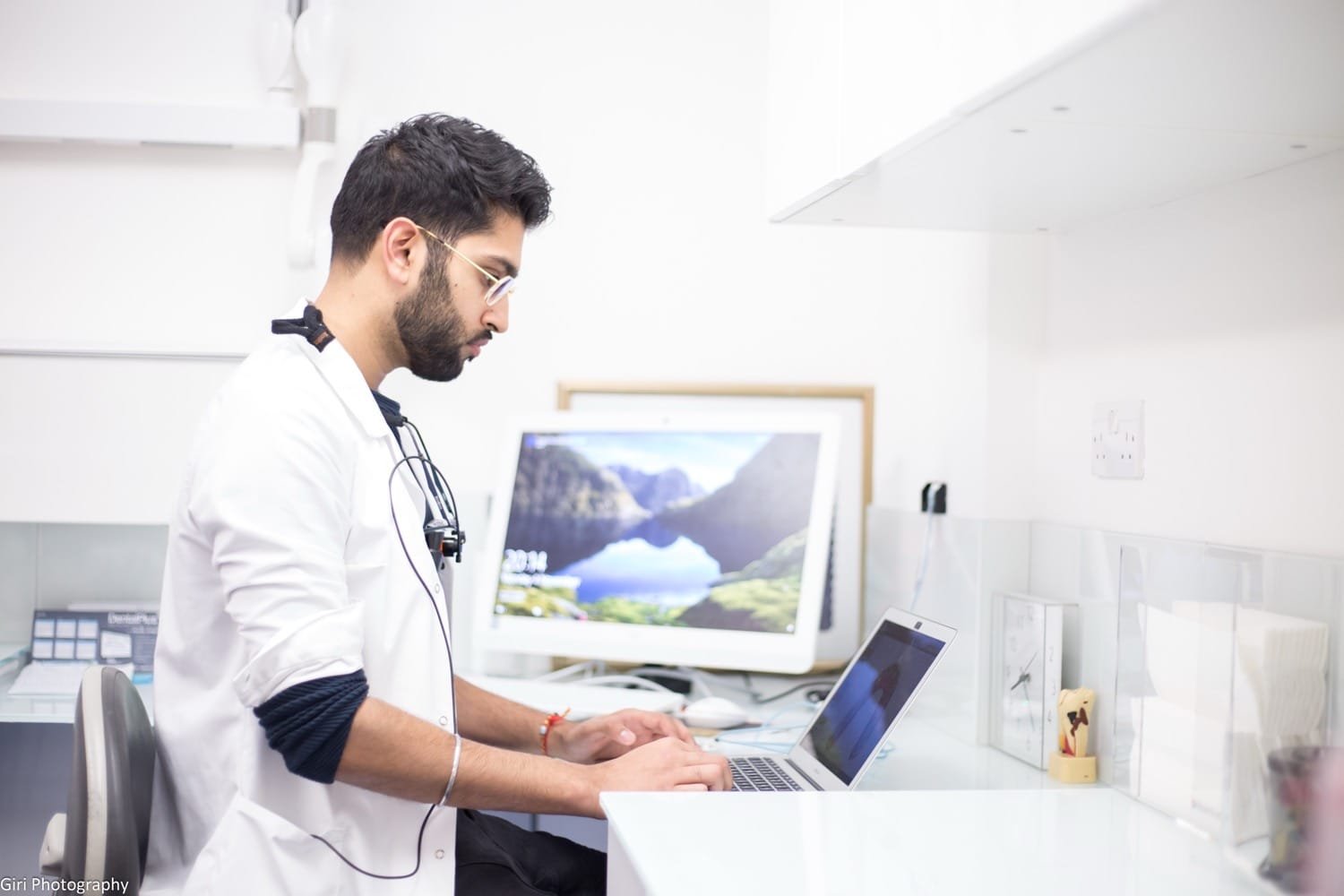 The Vision Behind Toothfairy App: Dr Deepak Aulak’s Mission to Fix Dental Care 7 Dr Deepak Aulak demonstrating Toothfairy’s remote dental technology